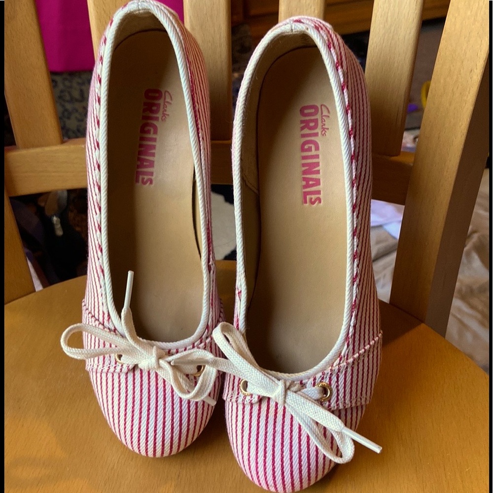 Clark's Original  red and white stripe wedges 7.5 great pre owned condition